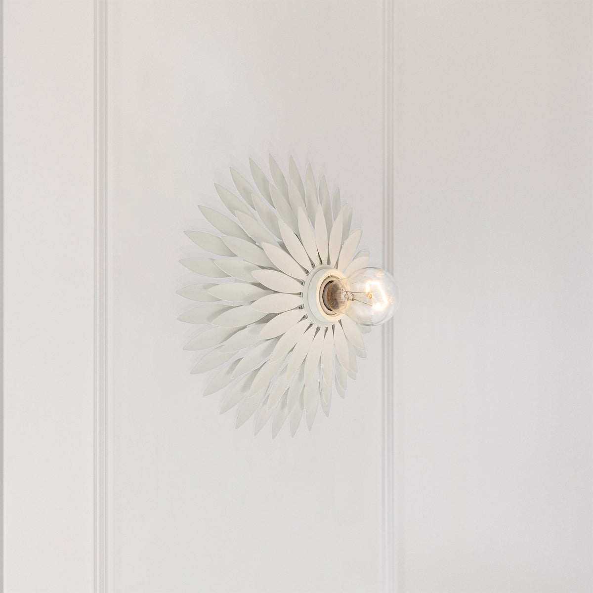 Broche 1 Light Sconce
