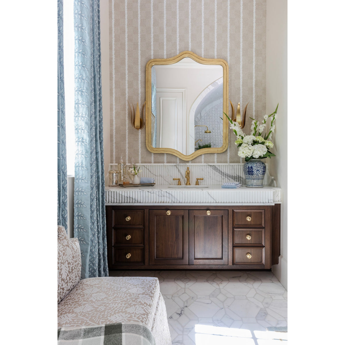 Broche 8" 1-Light Wall Mount