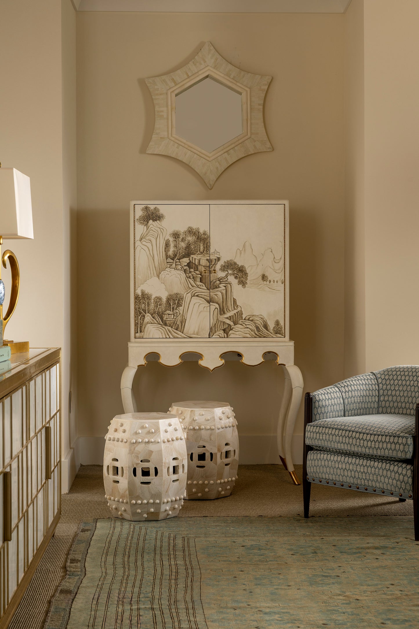 Lacca Veneziana Beige Bar Cabinet