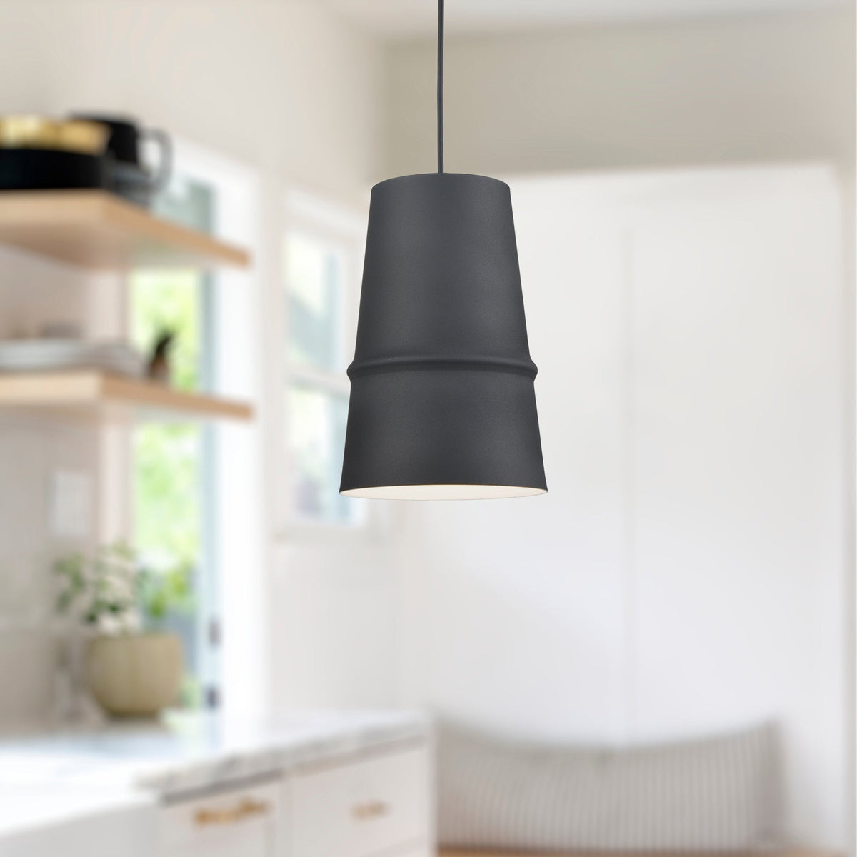 Castor 8" Pendant