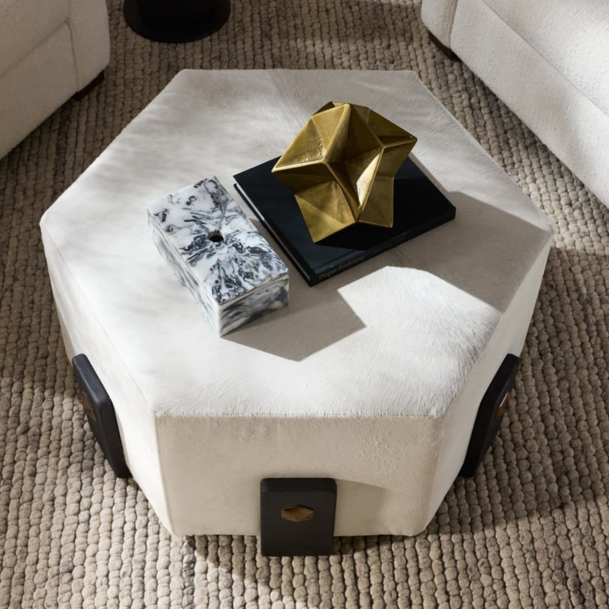 Ivonne Ottoman