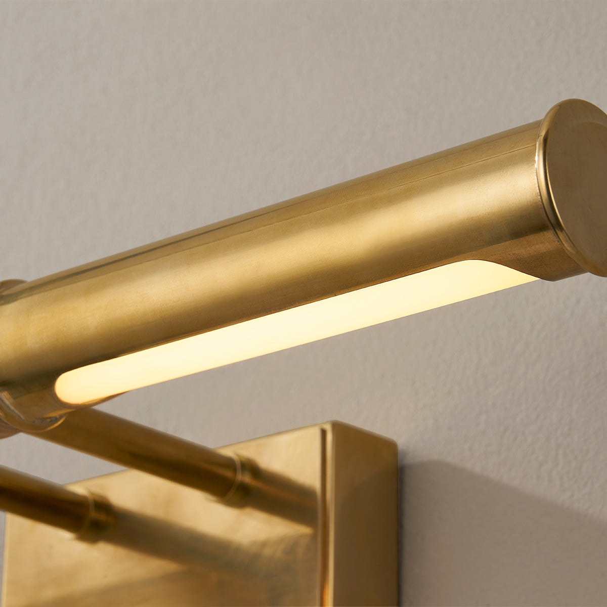 Hudson Valley Hallstead 18" Picture Light Aged Brass detail view 1
