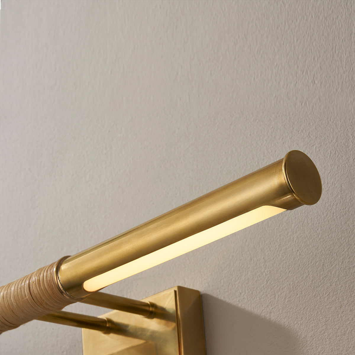 Hudson Valley Hallstead 24" Picture Light Aged Brass detail view 2