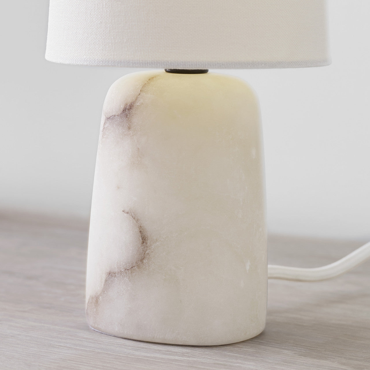 Visual Comfort & Co. Signature Collection Jinny Medium Table Lamp