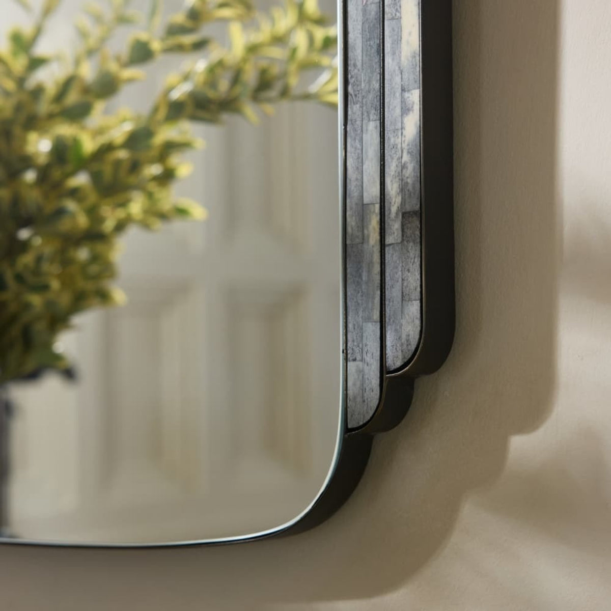 Iyla Mirror