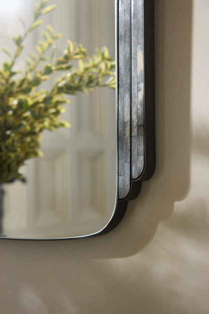 Iyla Mirror