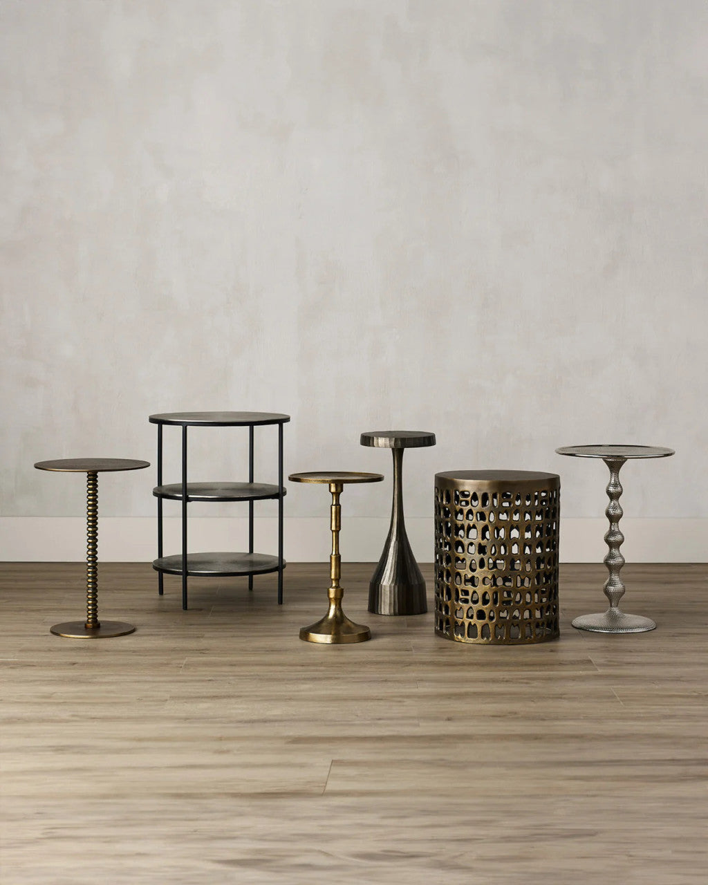 Luca Drinks Table, Vintage Brass, 24.25"H, Currey and Company (4000-0015 KGVP)