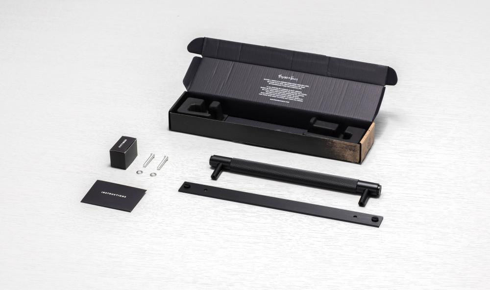 Buster + Punch Pull Bar, Plate, Cross, Medium, Black