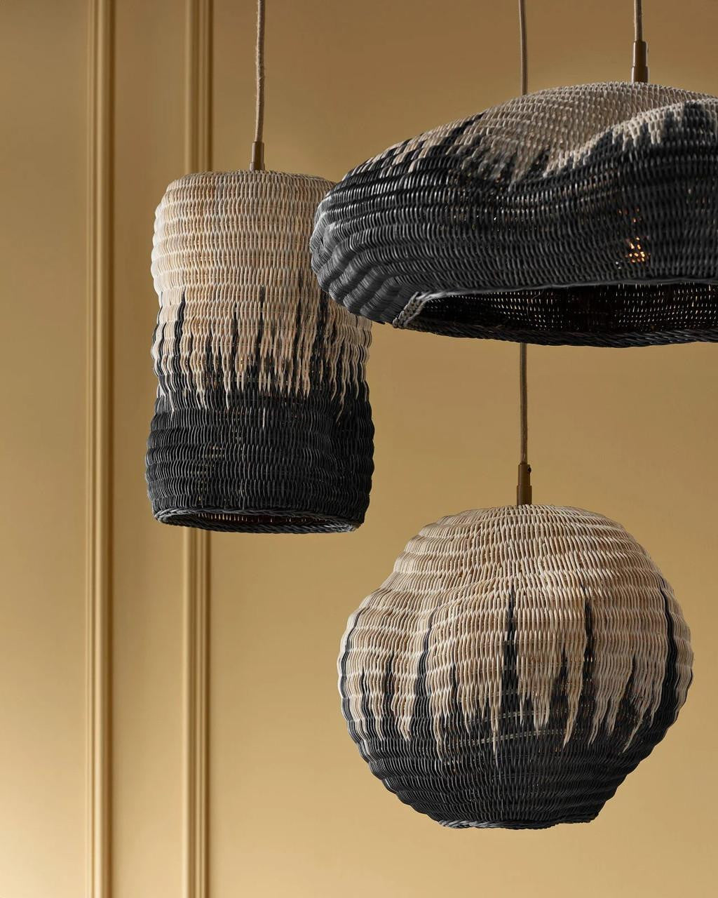 Currey and Company Comme Des Paniers Pendant