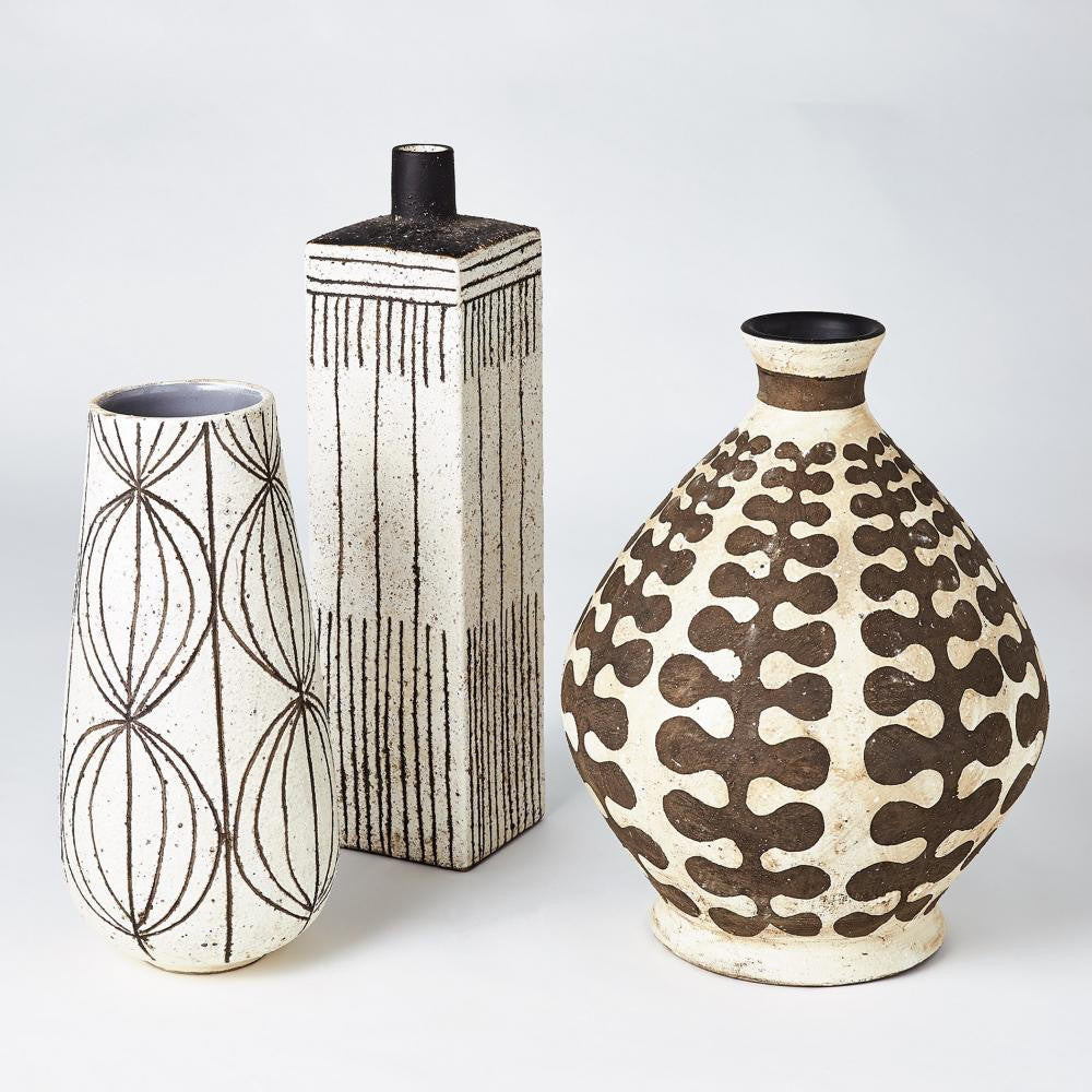 Global Views Interlock Round Vase