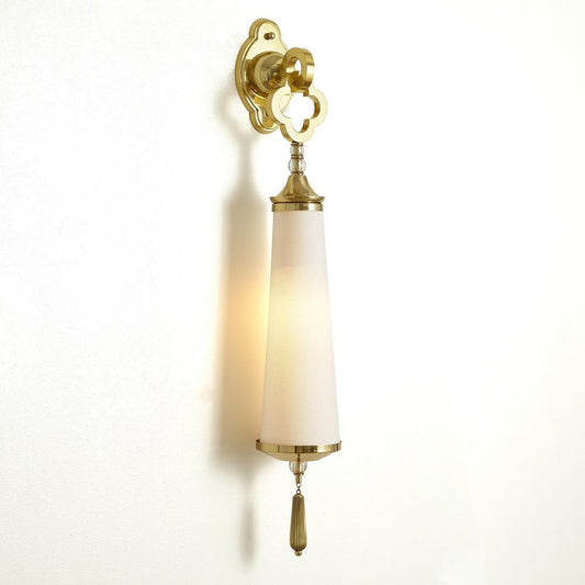 Global Views Quatrefoil Wall Sconce Brass