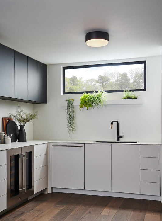 Hinkley Cedric Medium Flush Mount Steel, Lacquered Brass