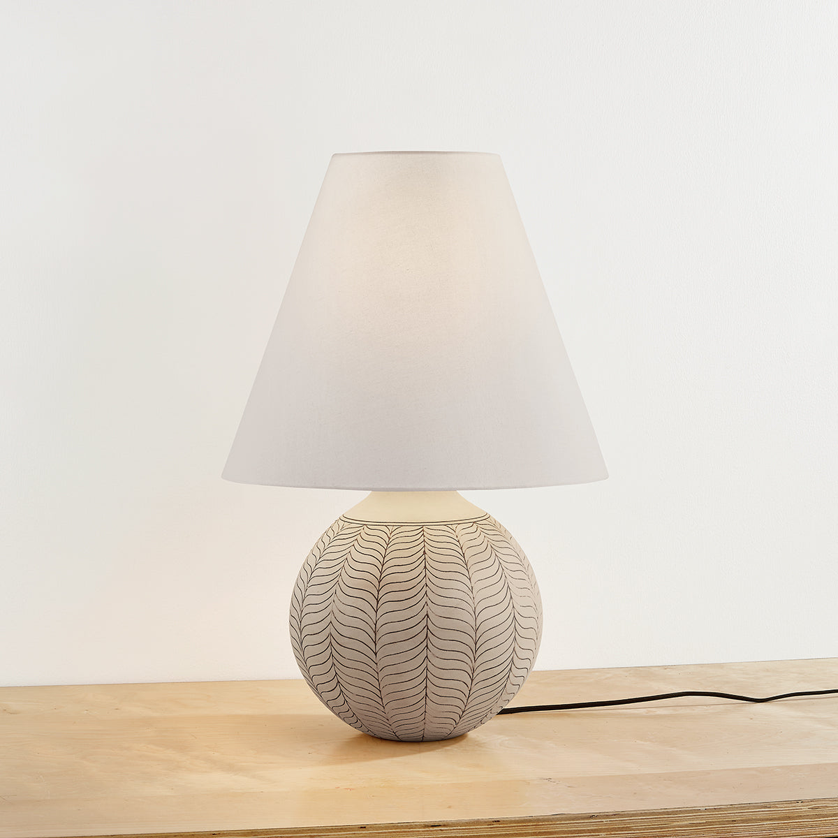 Hudson Valley Capers Table Lamp in Aged Brass / Ceramic Ivory Petal, alternate view 2