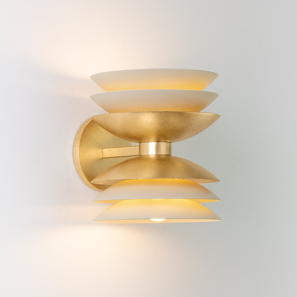 Hudson Valley Oneida 2-Light Wall Sconce in Vintage Gold Leaf / Soft Sand, alternate view 2