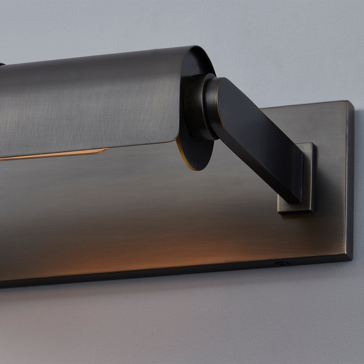 Hudson Valley Oneonta Picture Light in Distressed Bronze, alternate view 2
