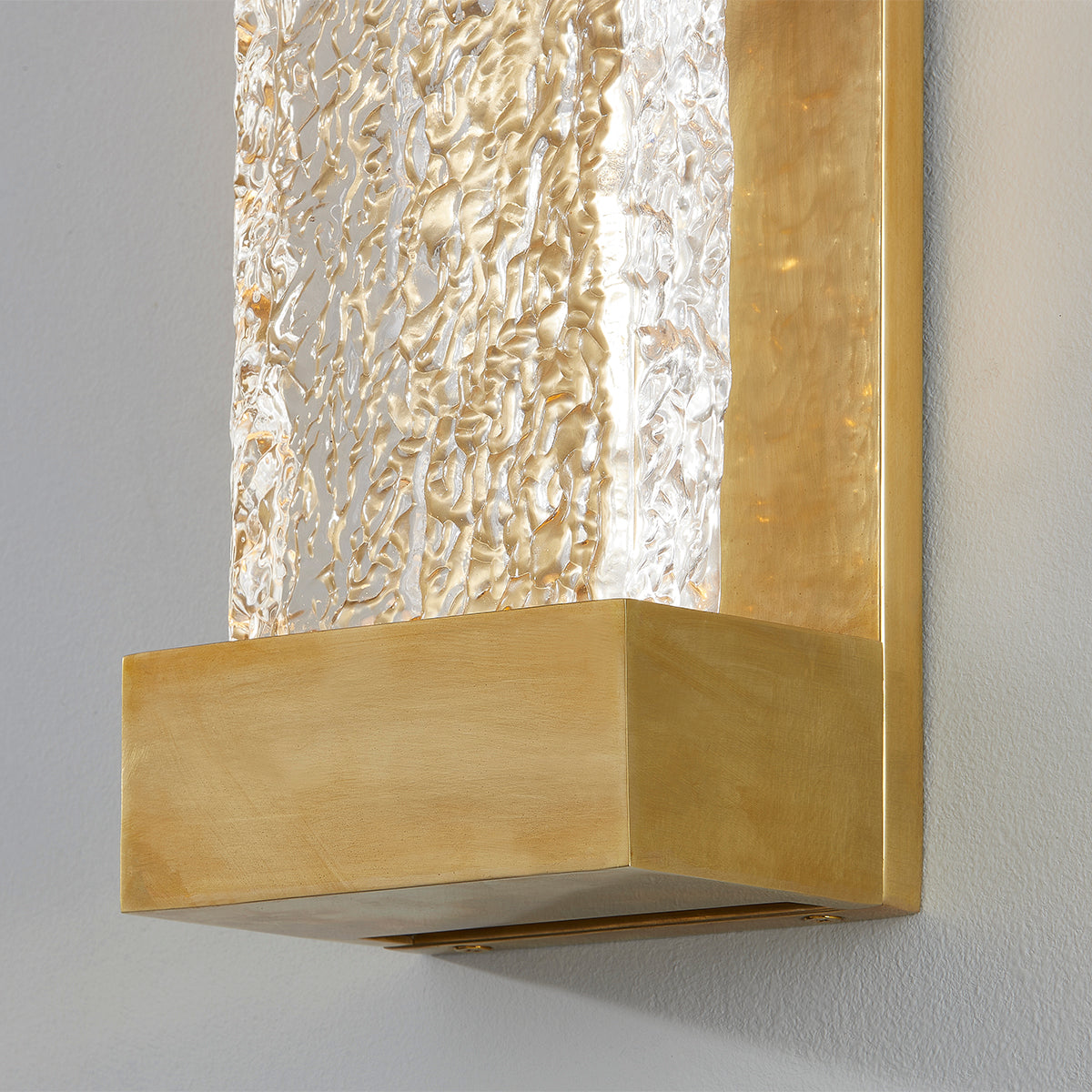 Hudson Valley Tannersville 15" Tall Wall Sconce in Aged Brass, alternate view 2
