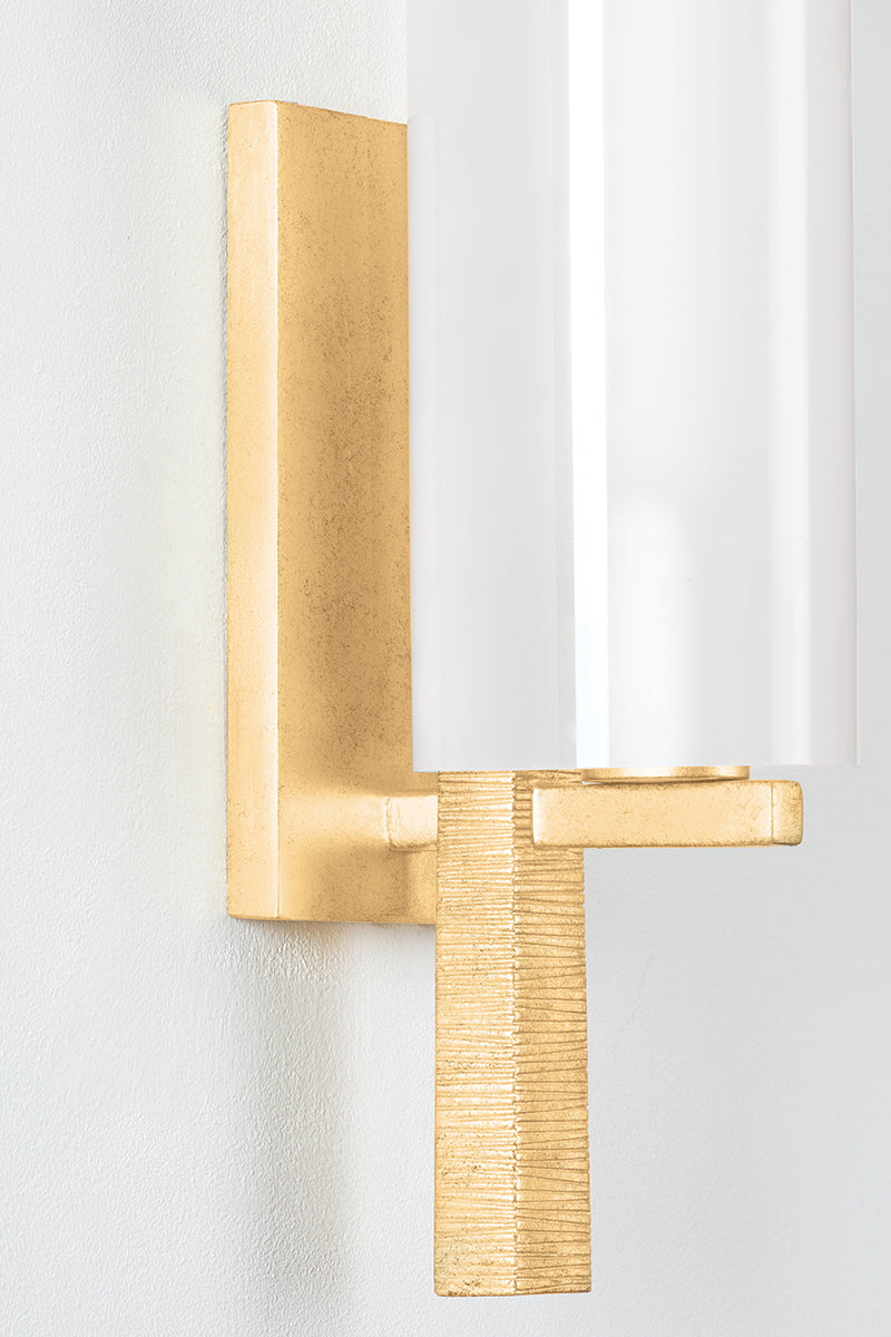 Hudson Valley Vineland Wall Sconce in Vintage Gold Leaf, room setting 1