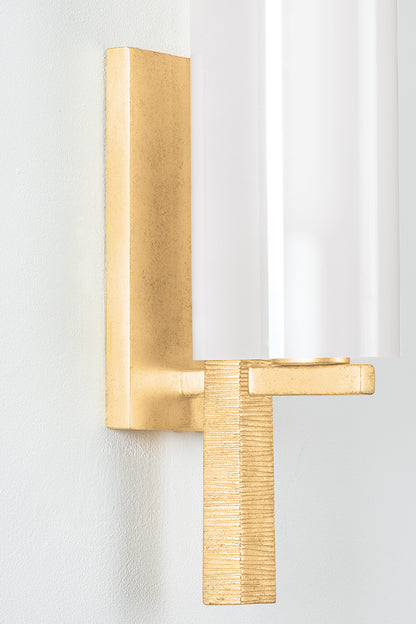 Hudson Valley Vineland Wall Sconce in Vintage Gold Leaf, room setting 1