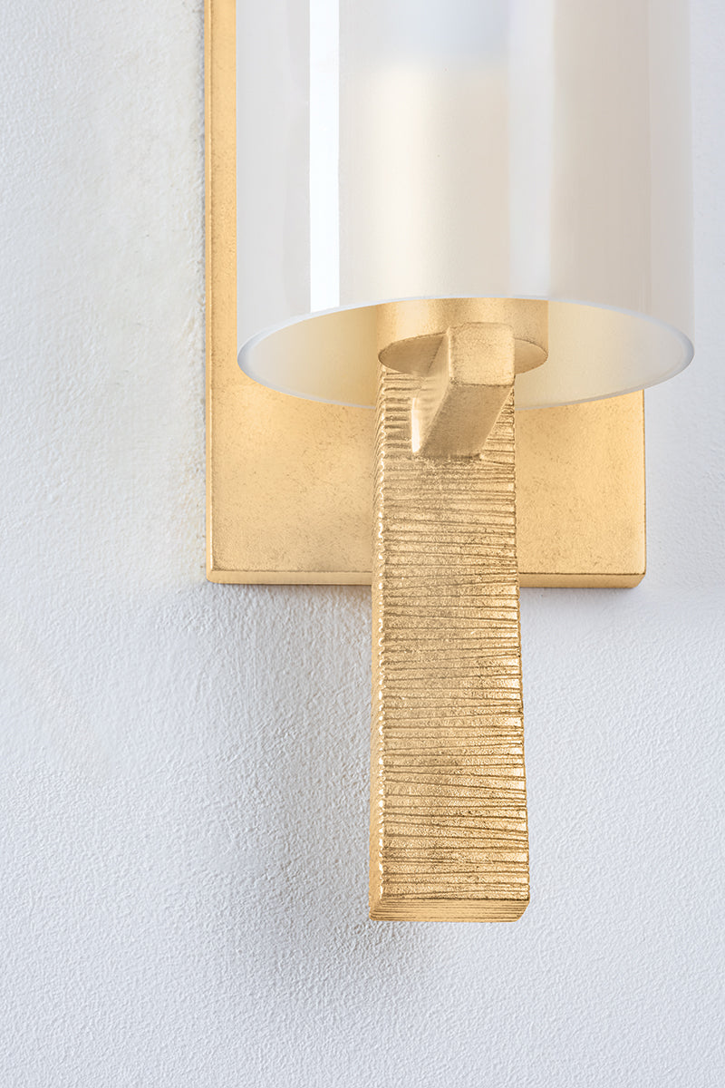 Hudson Valley Vineland Wall Sconce in Vintage Gold Leaf, room setting 2