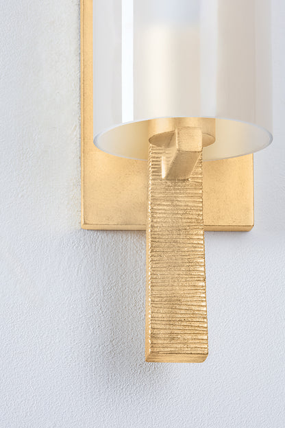 Hudson Valley Vineland Wall Sconce in Vintage Gold Leaf, room setting 2