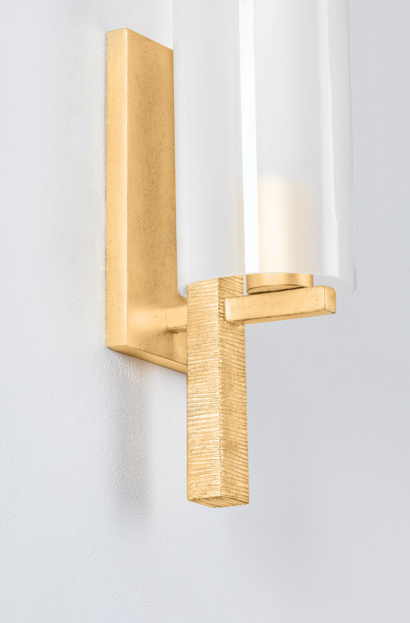 Hudson Valley Vineland Wall Sconce in Vintage Gold Leaf, room setting 4