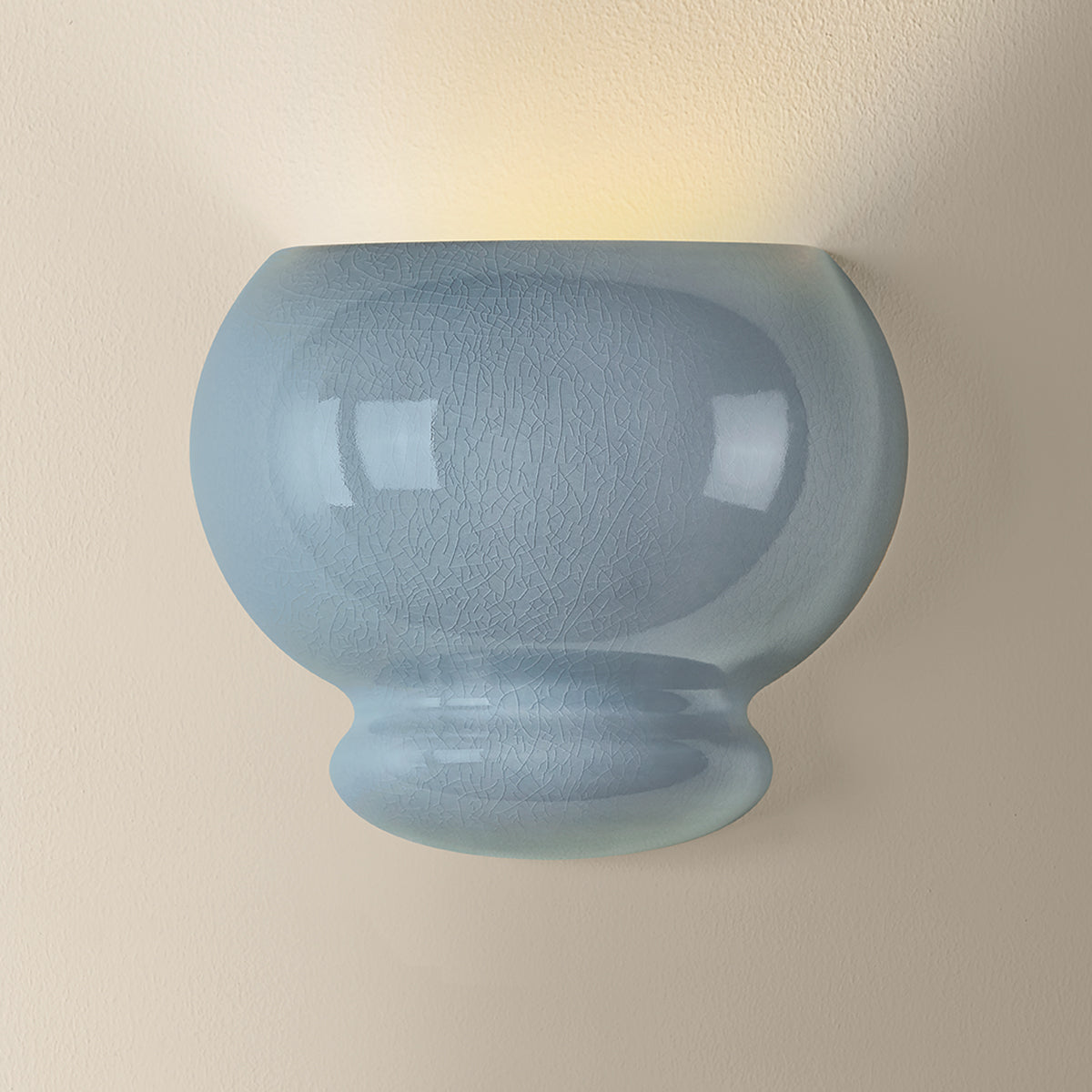 Mitzi by Hudson Valley Lighting Pia Wall Sconce in Aged Brass / Ceramic Chateau Crackle, detail view 5