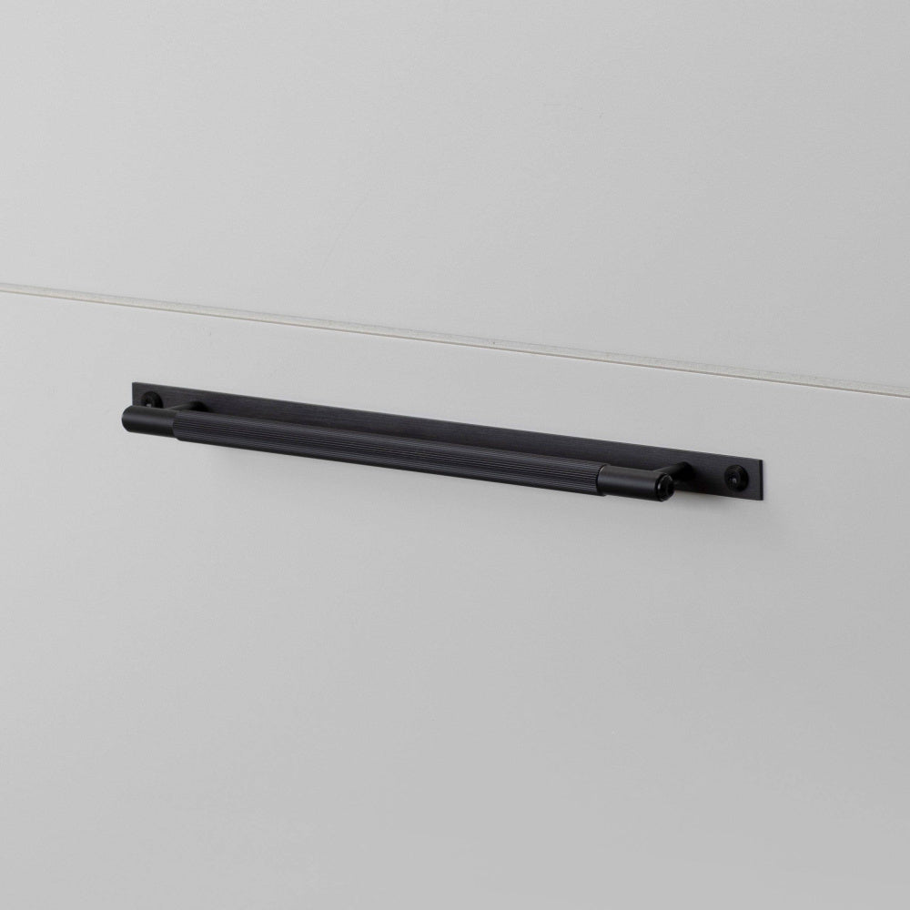 Pull Bar - Linear Plate, Medium, Black