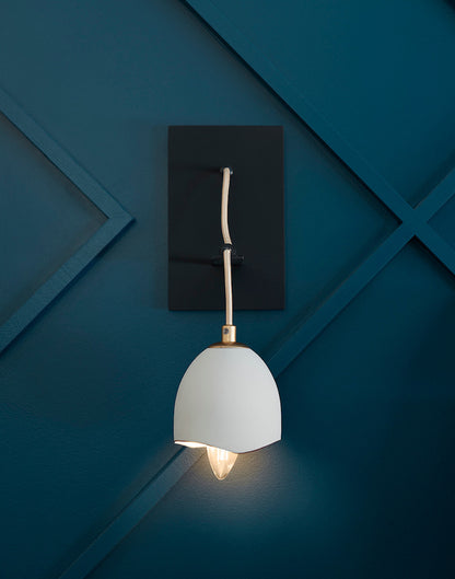 Hinkley Nula Wall Sconce Shell White, Black, Gold Leaf