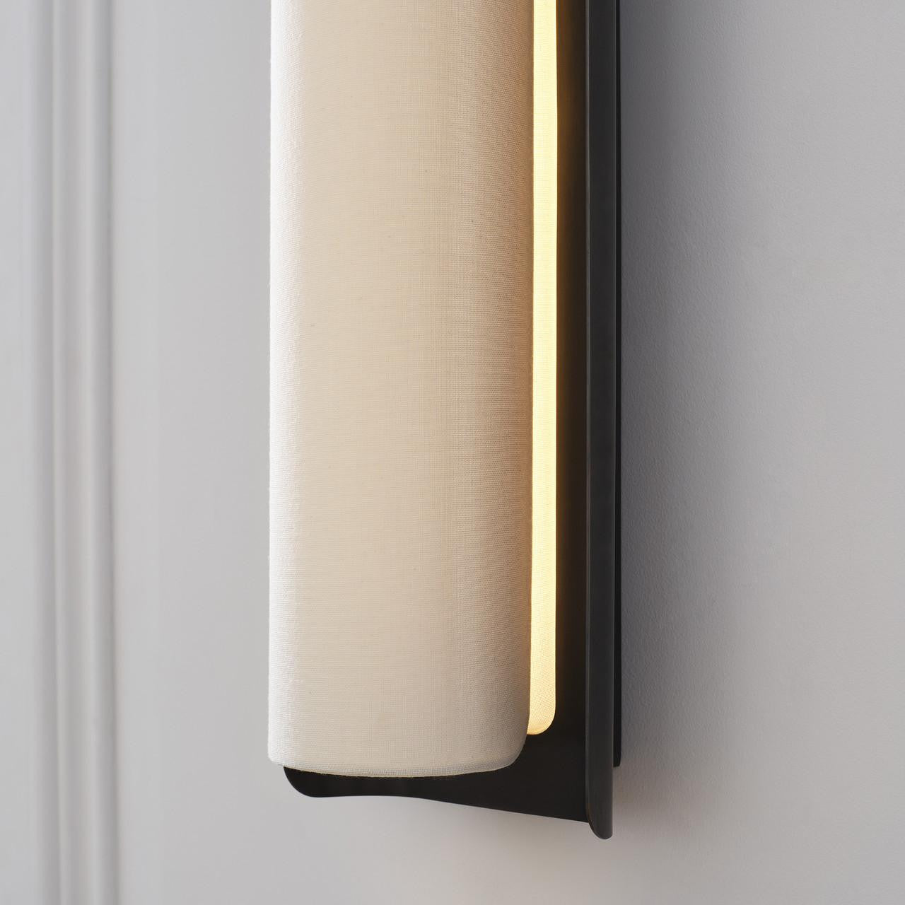 Visual Comfort & Co. Signature Collection Penumbra 21" Sconce
